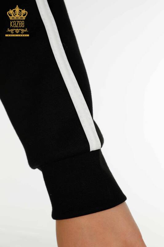 Оптовая продажа женского спортивного костюма с пуговицами черного цвета экрю - 17594 | КАZEE