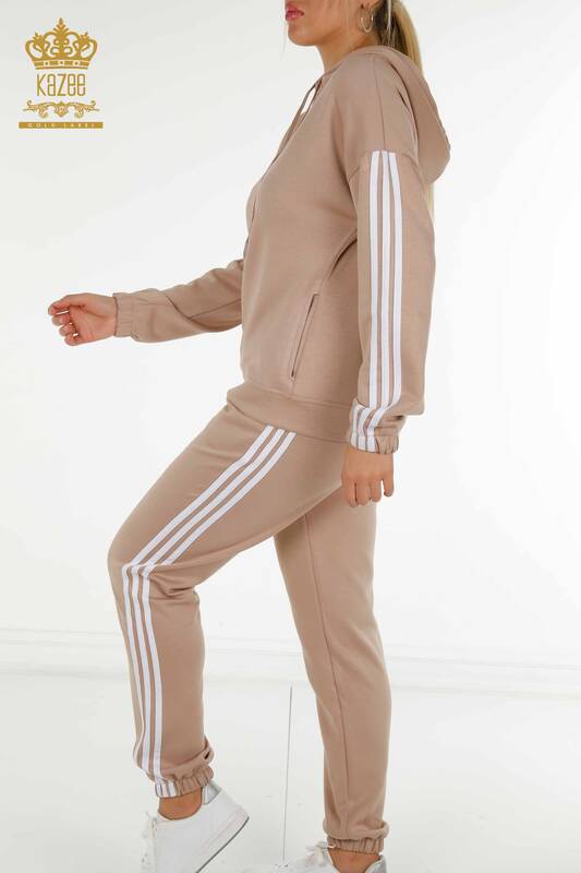 Оптовая продажа женского спортивного костюма в полоску с капюшоном, норка белого цвета - 17567 | КАZEE