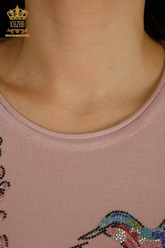 Женский вязаный свитер оптом с рисунком птицы Пудра - 30456 | КАZEE