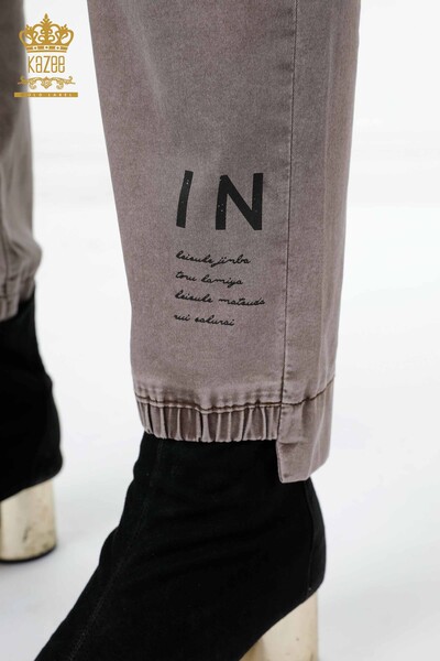 Оптовые женские брюки с текстовым подробным эластичным поясом на талии - 3499 | КАZЕЕ - Thumbnail