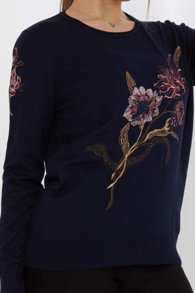 سترة محبوكة مطرزة بالزهور باللون الأزرق الداكن - 31673 | كازي (مجموعة من 3 مقاسات L-XL-2XL) - 4