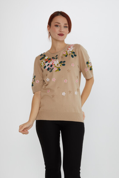 Sweter z dzianiny z haftem w kamienie i kwiatami beżowy - 16761 | KAZEE (zestaw 4 sztuk L-XL-2XL-3XL) 