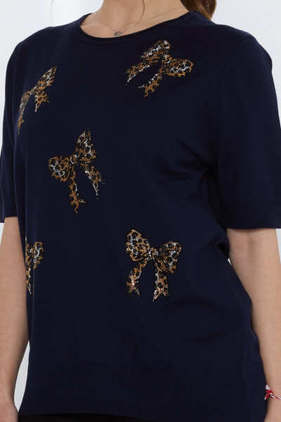 Sweter z dzianiny z kokardą i haftem w kolorze granatowym - 31577 | KAZEE (Zestaw 3 sztuk XL-2XL-3XL) - 4