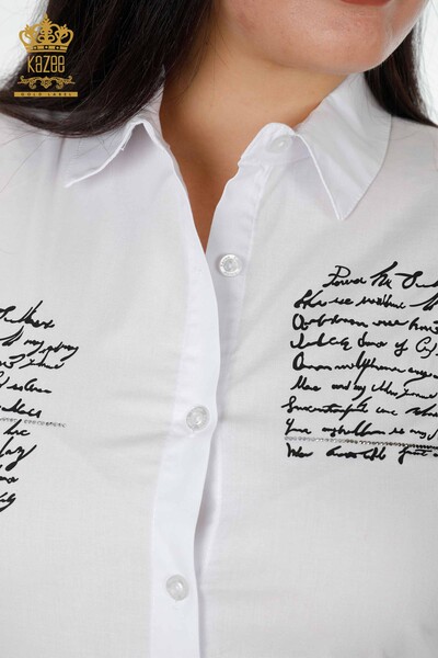 Toptan Kadın Gömlek Yazı Detaylı Beyaz - 20097 | KAZEE - Thumbnail