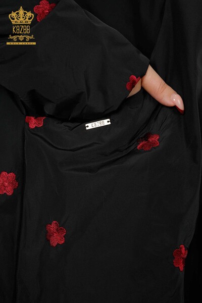 Toptan Kadın Yağmurluk Çiçek Desenli Kapüşonlu Siyah - 7574 | KAZEE - Thumbnail