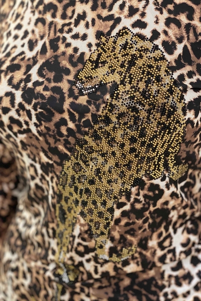 Toptan Kadın Bluz Leopar Renkli Taş İşlemeli - 77782 | Kazee - Thumbnail