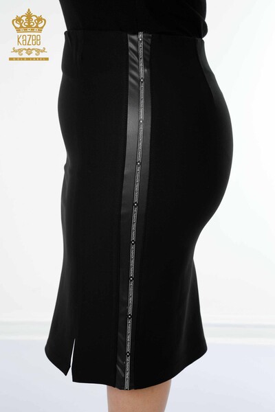 Venta al por mayor Falda de cuero para mujer con letra negra detallada - 4221 | kazee - Thumbnail