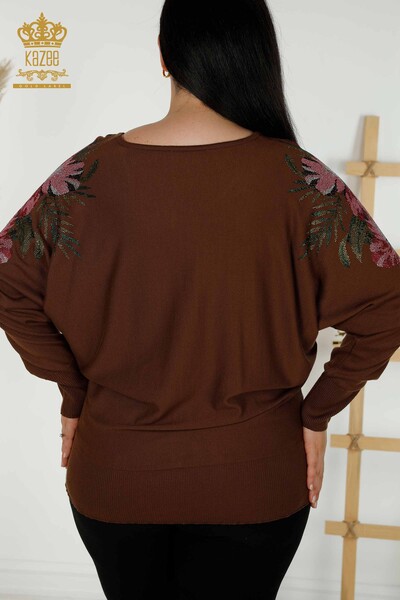 Venta al por mayor Suéter de Punto para Mujer Detalle Floral en el Hombro Marrón - 16133 | kazee - Thumbnail