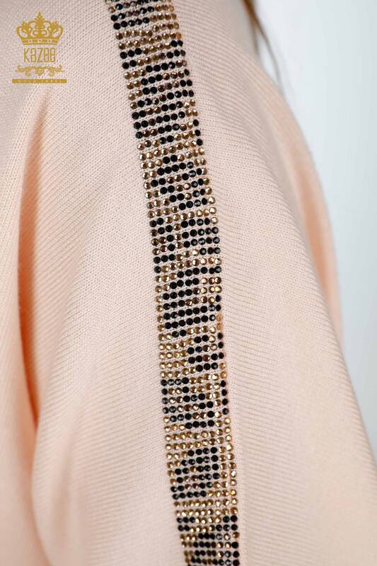 Venta al por mayor de prendas de punto para mujer con estampado de leopardo y letras bordadas detalladas - 16157 | kazee