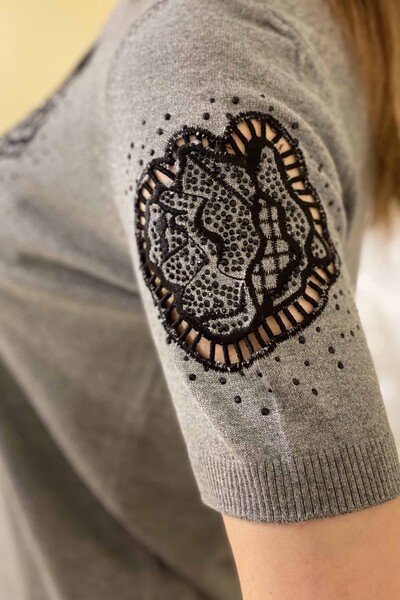 Vente en gros de tricots pour femmes, col montant, pierre brodée -15631 | Kazee - Thumbnail