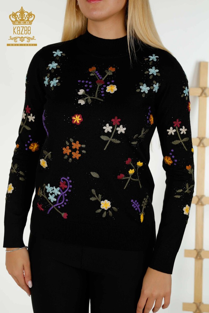 Pull en tricot pour femmes en gros noir avec broderie de fleurs colorées - 16445 | KAZEE - 2