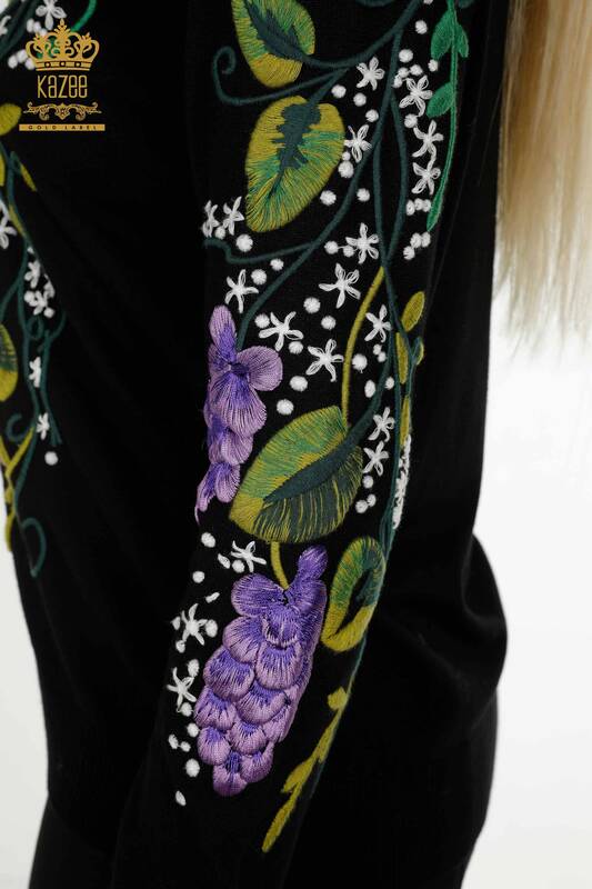 Pull en tricot pour femmes en gros noir avec broderie de fleurs colorées - 16934 | KAZEE