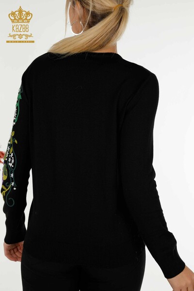 Pull en tricot pour femmes en gros noir avec broderie de fleurs colorées - 16934 | KAZEE - Thumbnail