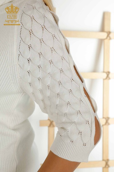 Vente en gros de tricots pour femmes pull à col roulé et manches détaillées écru - 30560 | KAZEE - Thumbnail