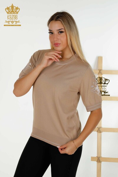 Pull en tricot pour femmes en gros avec broderie sur l'épaule Beige - 30498 | KAZEE - Thumbnail