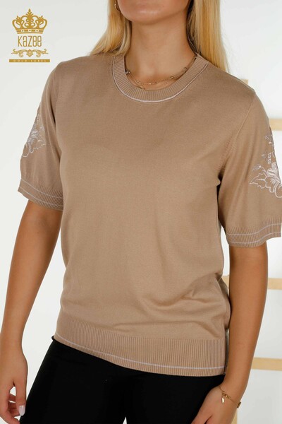 Pull en tricot pour femmes en gros avec broderie sur l'épaule Beige - 30498 | KAZEE - Thumbnail