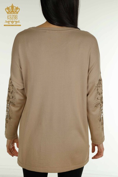 Vente en gros de tricots pour femmes pull fleur brodée beige - 30527 | KAZEE - Thumbnail