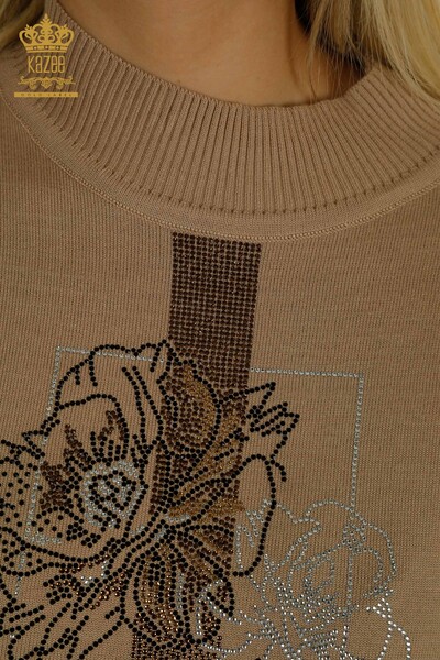 Vente en gros de tricots pour femmes pull fleur brodée beige - 30614 | KAZEE - Thumbnail