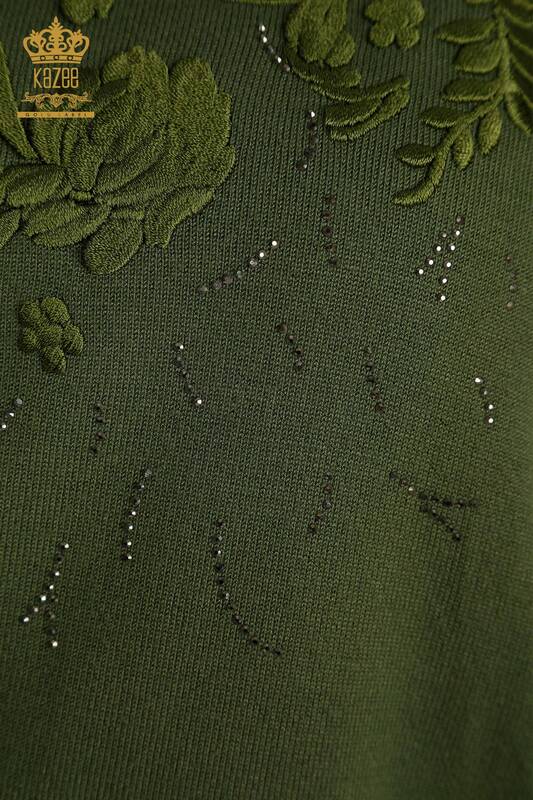Vente en gros de tricots pour femmes pull fleur brodée kaki - 16849 | KAZÉE