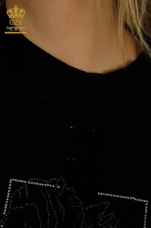 Pull en tricot pour femmes en gros noir avec broderie florale - 30614 | KAZEE