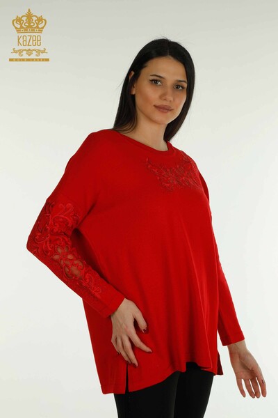 Pull en tricot pour femmes en gros rouge avec broderie de fleurs - 30527 | KAZEE - Thumbnail