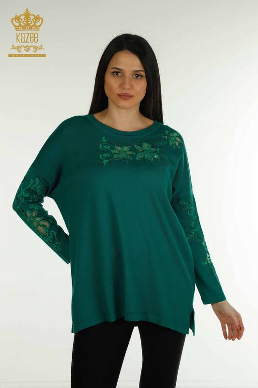 Pull en tricot pour femmes en gros vert avec broderie florale - 30527 | KAZEE