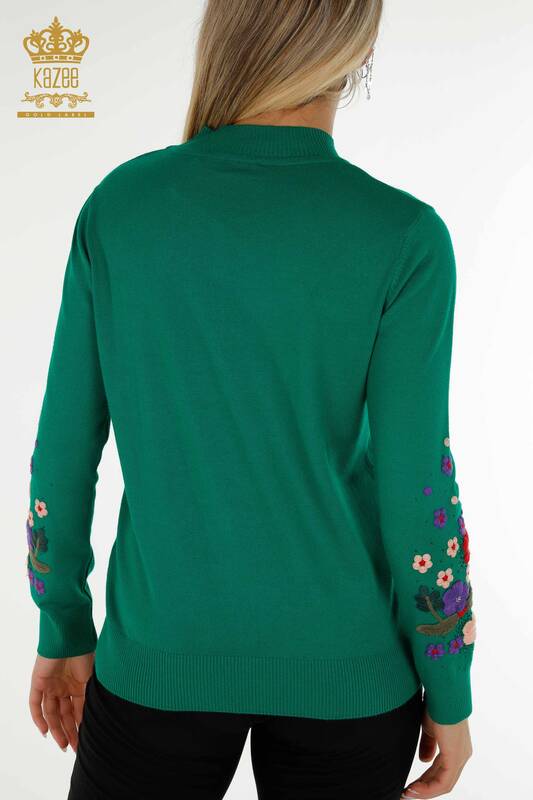 Pull en tricot pour femmes en gros vert avec broderie florale - 30632 | KAZEE