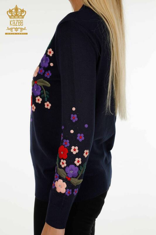 Vente en gros de tricots pour femmes pull broderie florale bleu marine - 16760 | KAZEE
