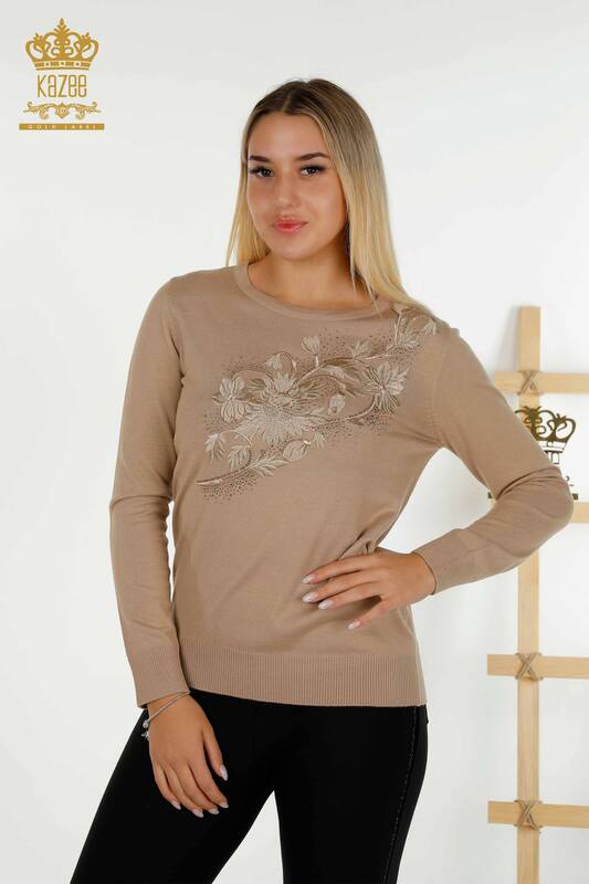 Vente en gros de tricots pour femmes pull pierre brodée beige - 30146 | KAZEE