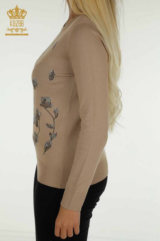 Vente en gros de tricots pour femmes pull pierre brodée beige - 30471 | KAZEE