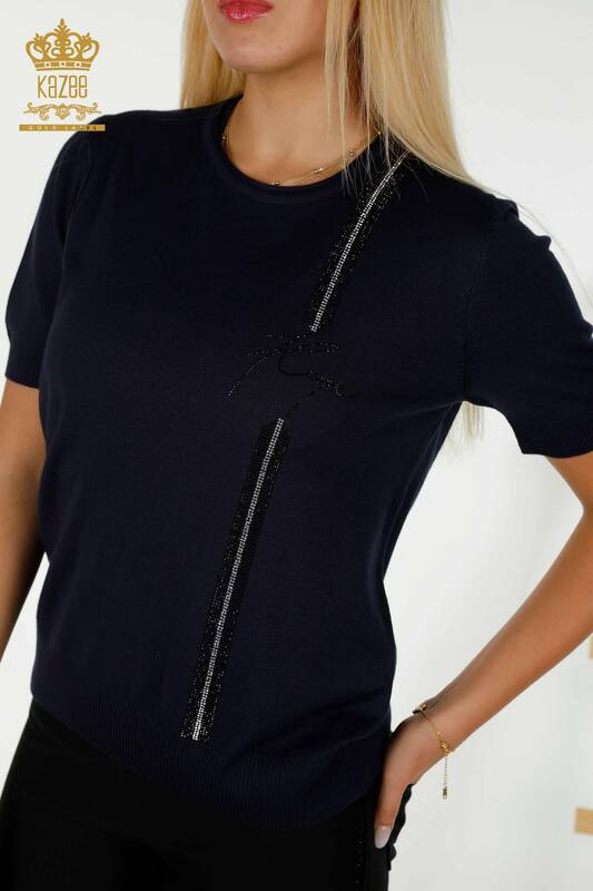 Vente en gros Pull en tricot pour femmes - Pierre brodée - Bleu marine - 30333 | KAZÉE