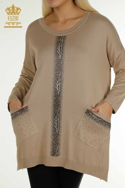 Vente en gros de tricots pour femmes pull à rayures pierre brodée beige - 30621 | KAZEE - Thumbnail