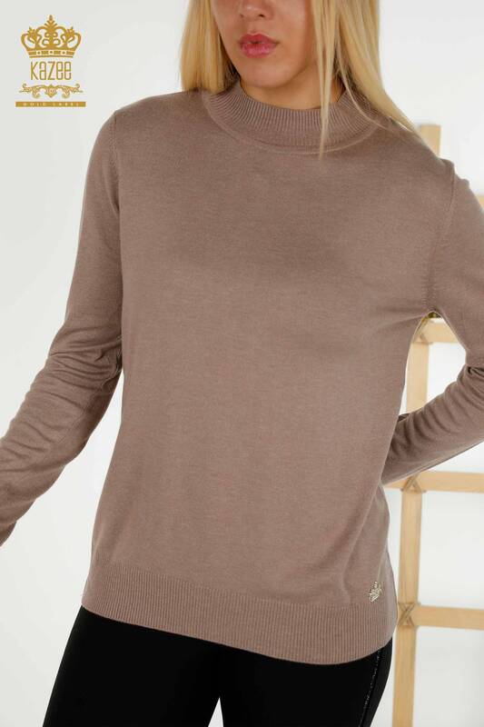 Vente en gros Pull tricot pour femmes - Col montant - Basique - Vison clair - 16663 | KAZÉE