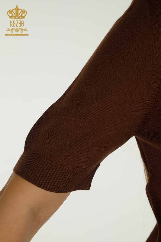Vente en gros de tricots pour femmes pull col haut viscose marron - 16168 | KAZEE