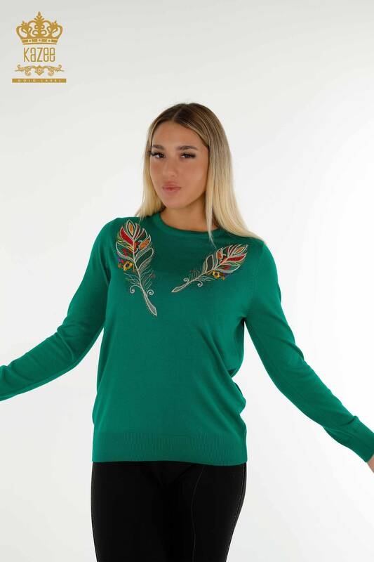 Pull en tricot pour femmes en gros vert avec broderie colorée - 30147 | KAZEE