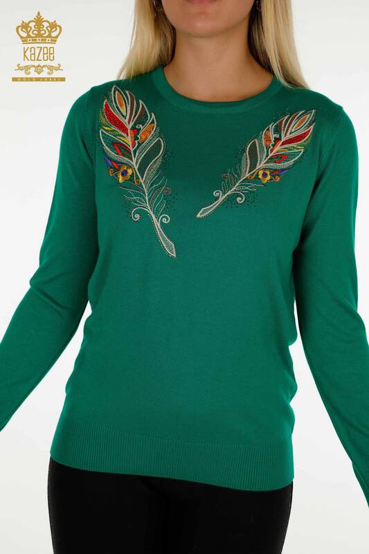 Pull en tricot pour femmes en gros vert avec broderie colorée - 30147 | KAZEE