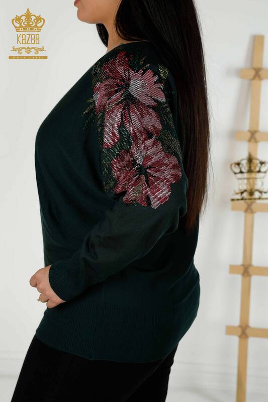 Vente en gros de pull en maille pour femmes épaule florale détaillée Nefti - 16133 | KAZEE