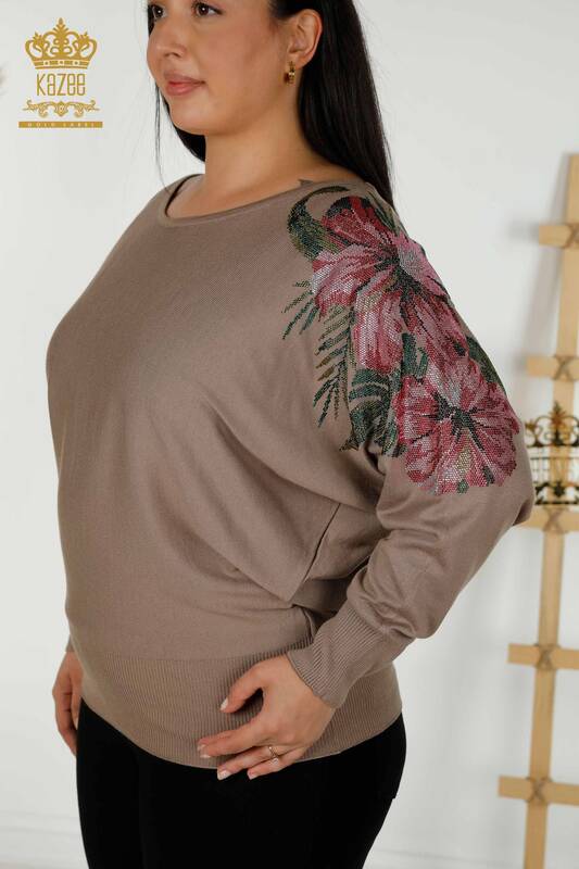 Vente en gros de pull en maille pour femme épaule florale détaillée vison - 16133 | KAZEE