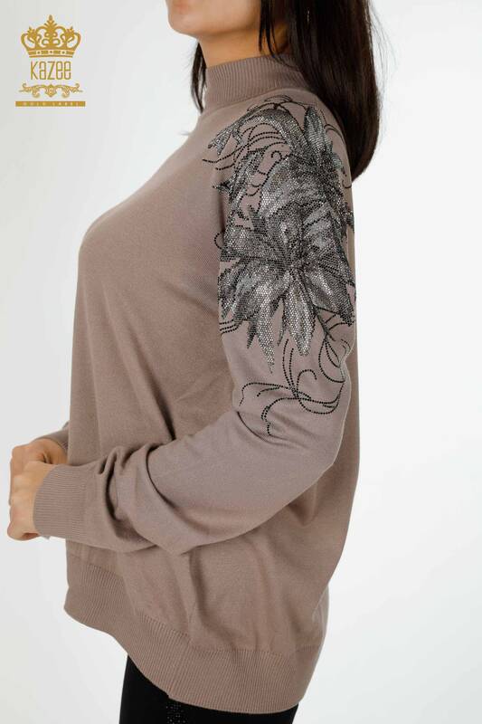 Vente en gros de pull en maille pour femme épaule florale détaillée vison - 16597 | KAZEE