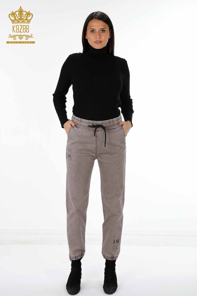 Vente en gros de pantalons pour femmes avec cravate élastique à la taille détaillée avec texte - 3499 | KAZEE - 1