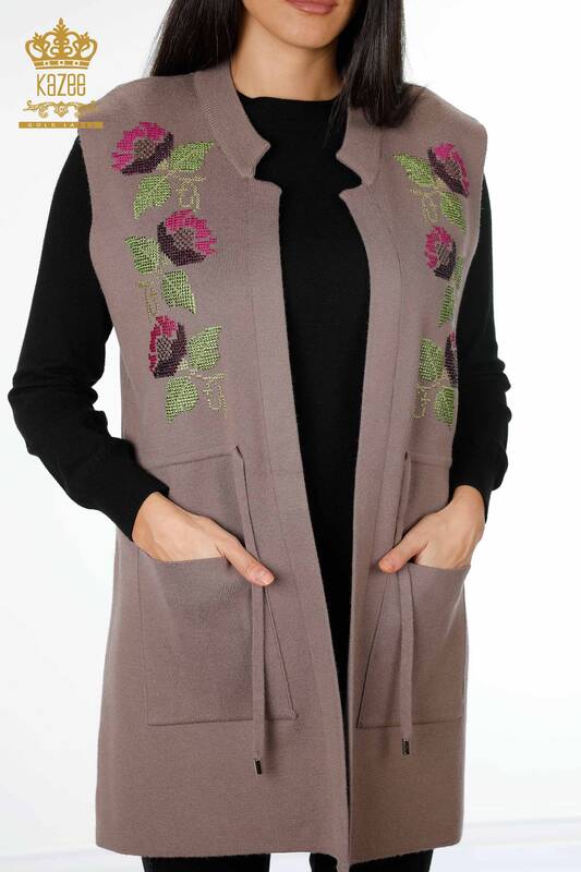 Vente en gros de tricots pour femmes gilet poche détaillée fleur colorée brodée - 16812 | KAZEE