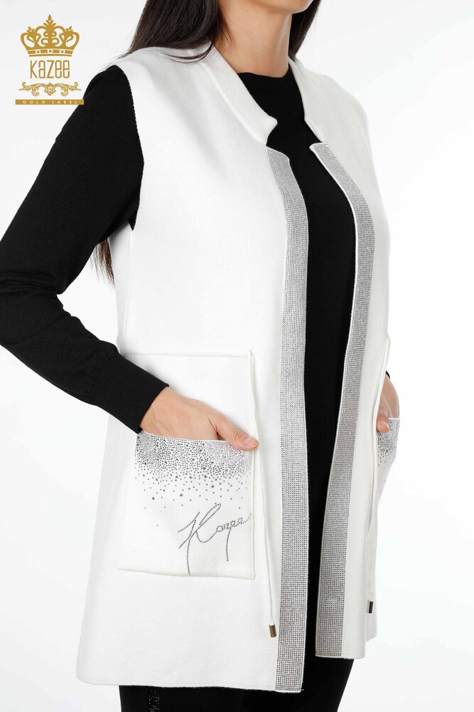 Vente en gros de tricots pour femmes gilet poche lettrage pierre bord brodé rayure - 16829 | KAZEE - 15