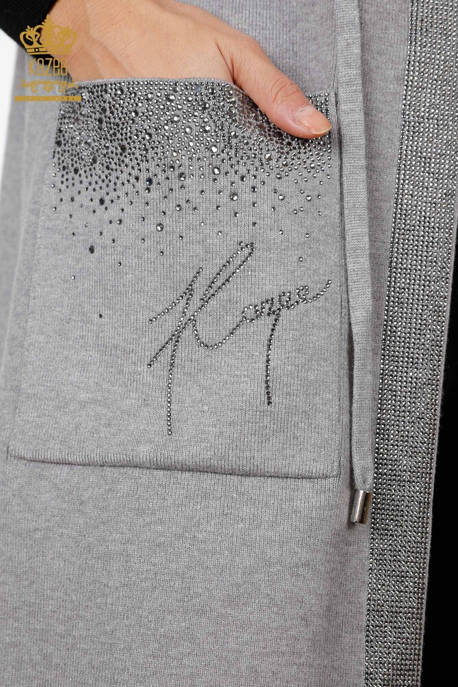 Vente en gros de tricots pour femmes gilet poche lettrage pierre bord brodé rayure - 16829 | KAZEE - 22