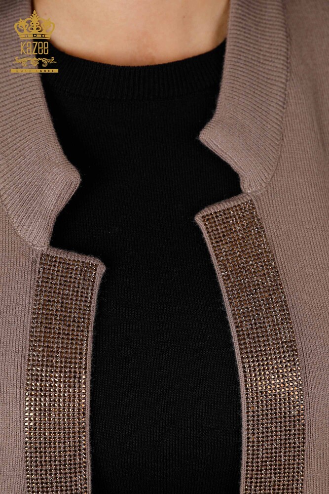 Vente en gros de tricots pour femmes gilet poche lettrage pierre bord brodé rayure - 16829 | KAZEE - 65