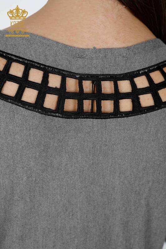 Vente en gros de tricots pour femmes à manches détaillées ras du cou brodées de pierre - 15273 | KAZEE