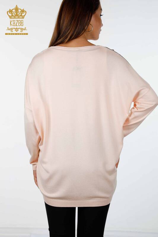 Vente en gros de tricots pour femmes Motif léopard Lettre brodée détaillée - 16157 | KAZEE