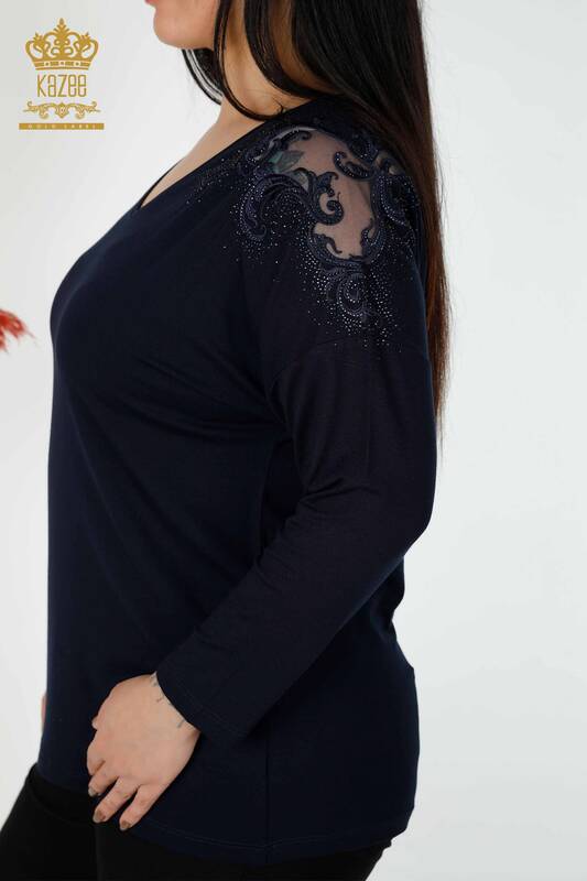 Женская блузка оптом с вышивкой кристаллами темно-синего цвета - 78911 | КАZEE