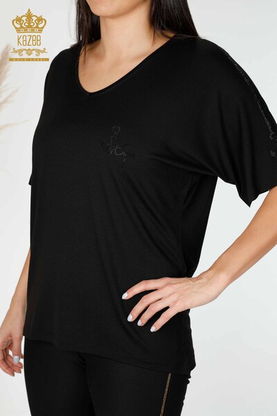 женская блузка оптом с V-образным вырезом, вышитая камнем, черная - 78931 | КАZEE - Thumbnail
