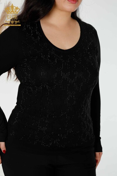 женская блузка оптом с V-образным вырезом, вышитая камнем, черная - 79016 | КАZEE - Thumbnail