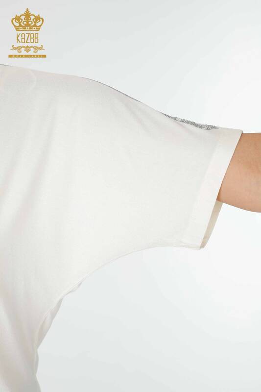 женская блузка оптом с V-образным вырезом, вышитая камнем, экрю - 78931 | КАZEE